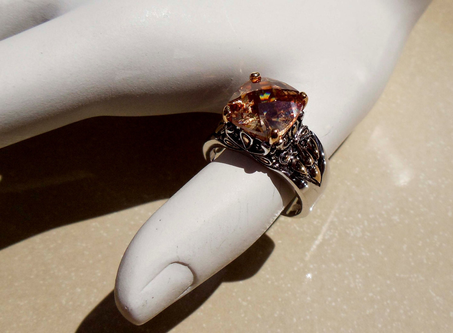 Vintage 18K White gold ring with Orange Citrine Stone