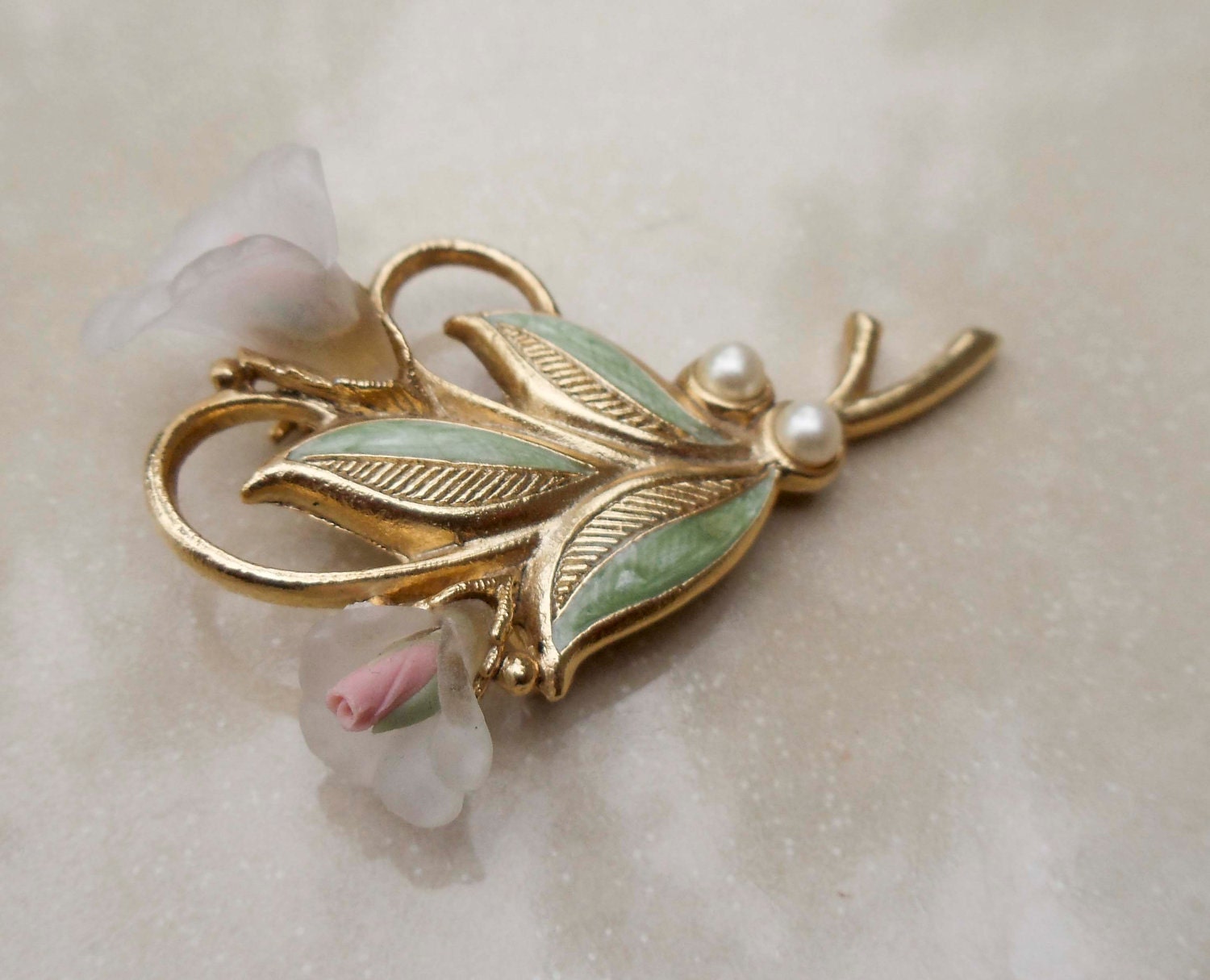 Vintage Gold pearl flower rose brooch