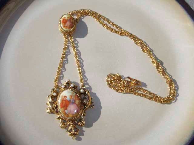Vintage double cameo Necklace goldtone