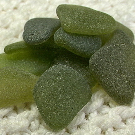 10 Spring Green Pale Olive Pendant Charm Size Seaglass Treasures (SG892) Luxurious Sea Glass