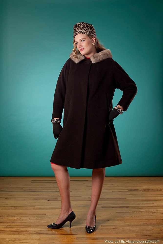 1950's Brown Cashmere William A. Lewis Coat with Fur Collar 45 Bust max, fits S-L