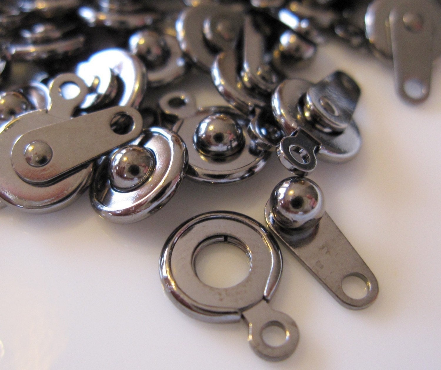 Gunmetal Button Clasp - 10 sets - (ST360)