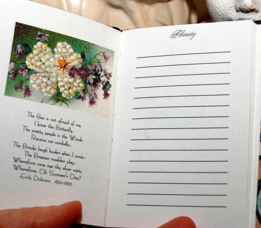 Dates to Remember Book Bumble Bee Delphines Scene