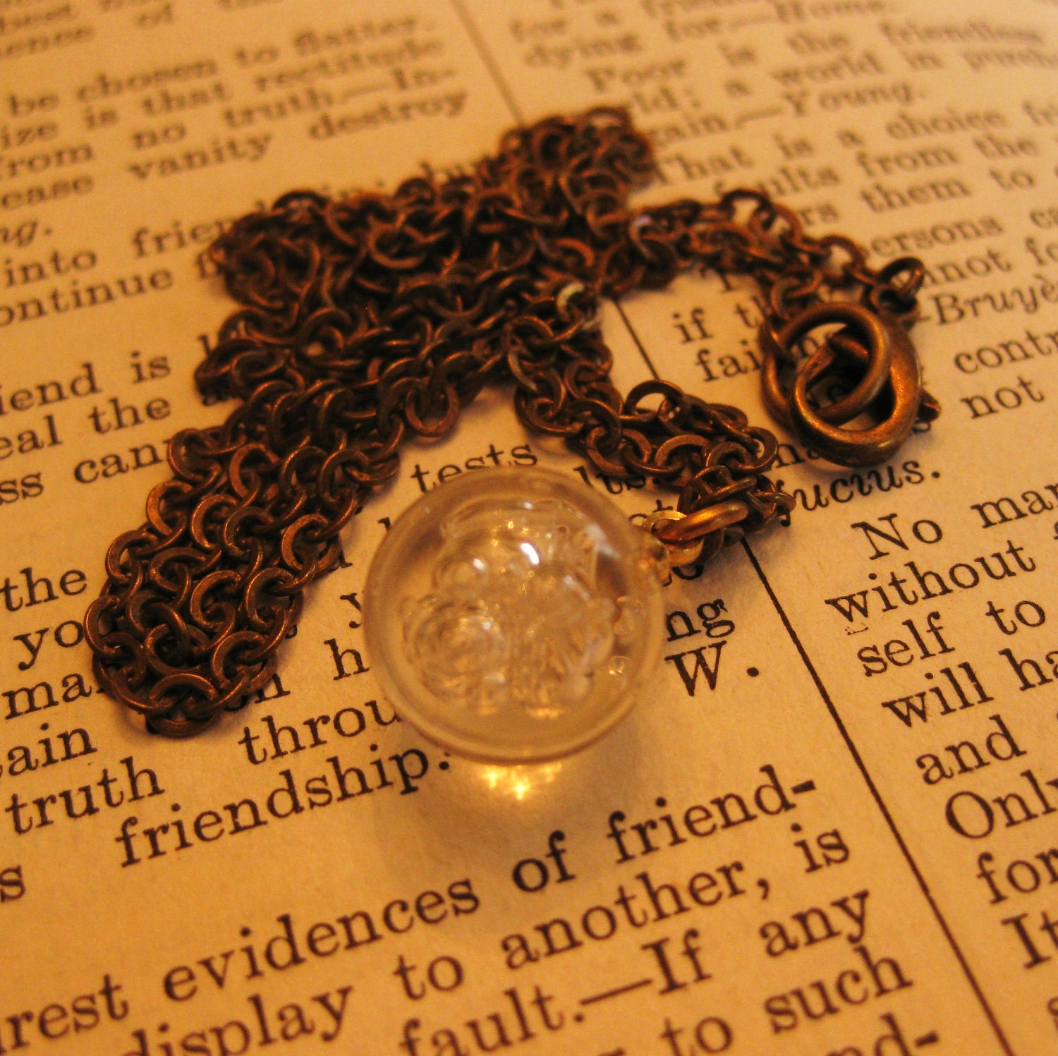 A LITTLE  AIR  -  bubble necklace vintage lucite
