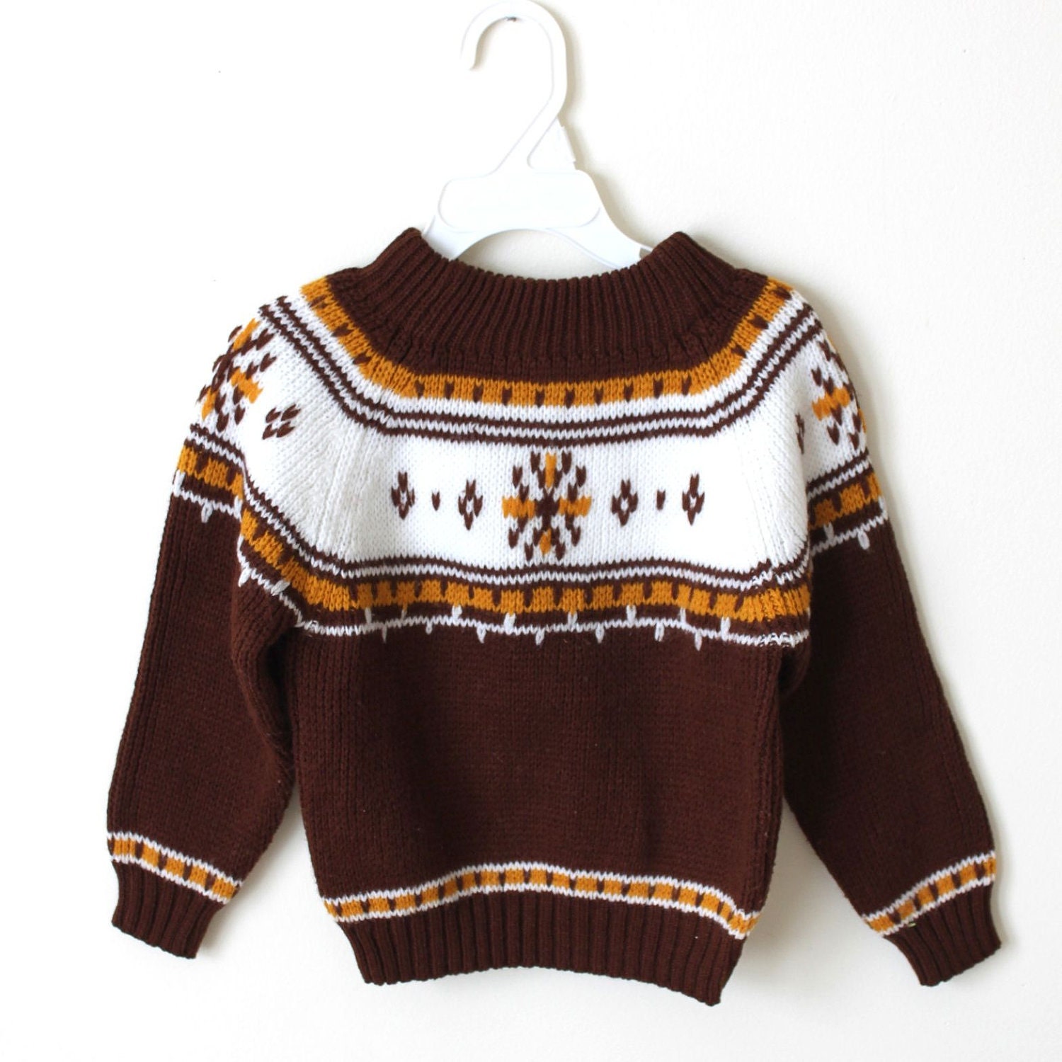 vintage FOLK style boy's sweater. 5