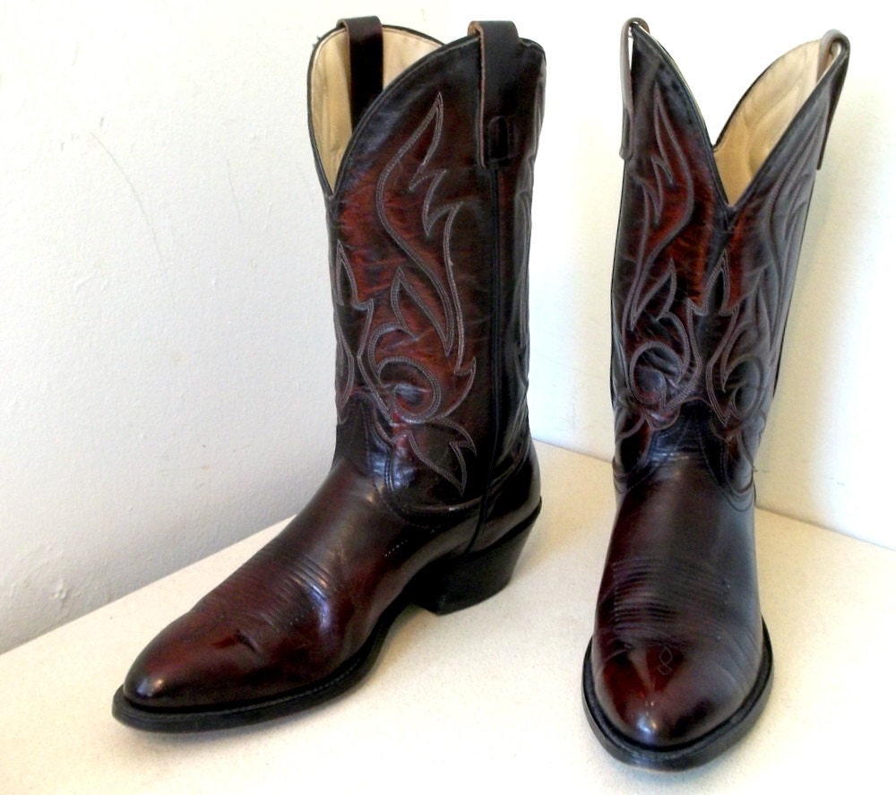 Gorgeous Vintage Laredo brand cowboy boots size 10 D or Cowgirl size 11.5 to 12