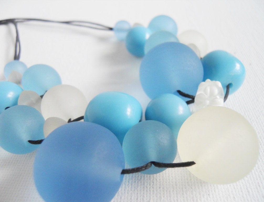 Aqua fresh bubble ball resin bead necklace NEW