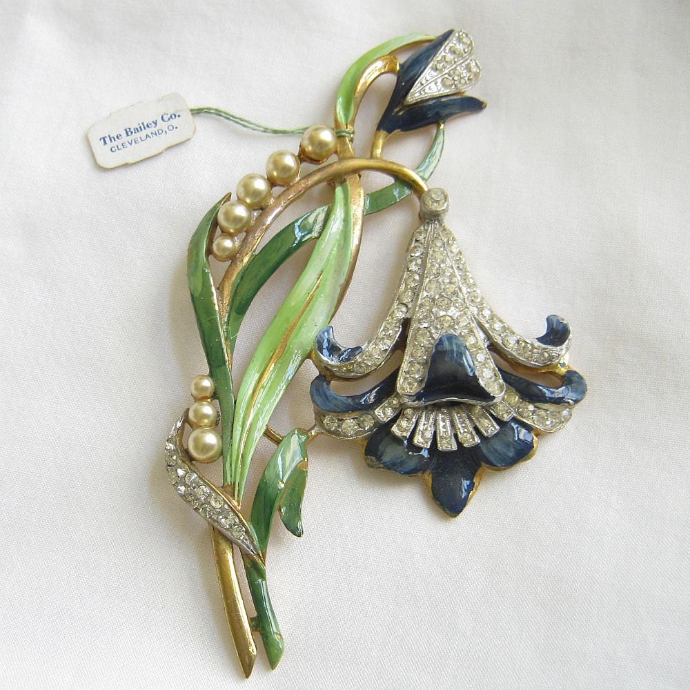 Vintage ART DECO Flower Brooch in Blue and Green Enamel with Pave Rhinestones and Faux Pearls