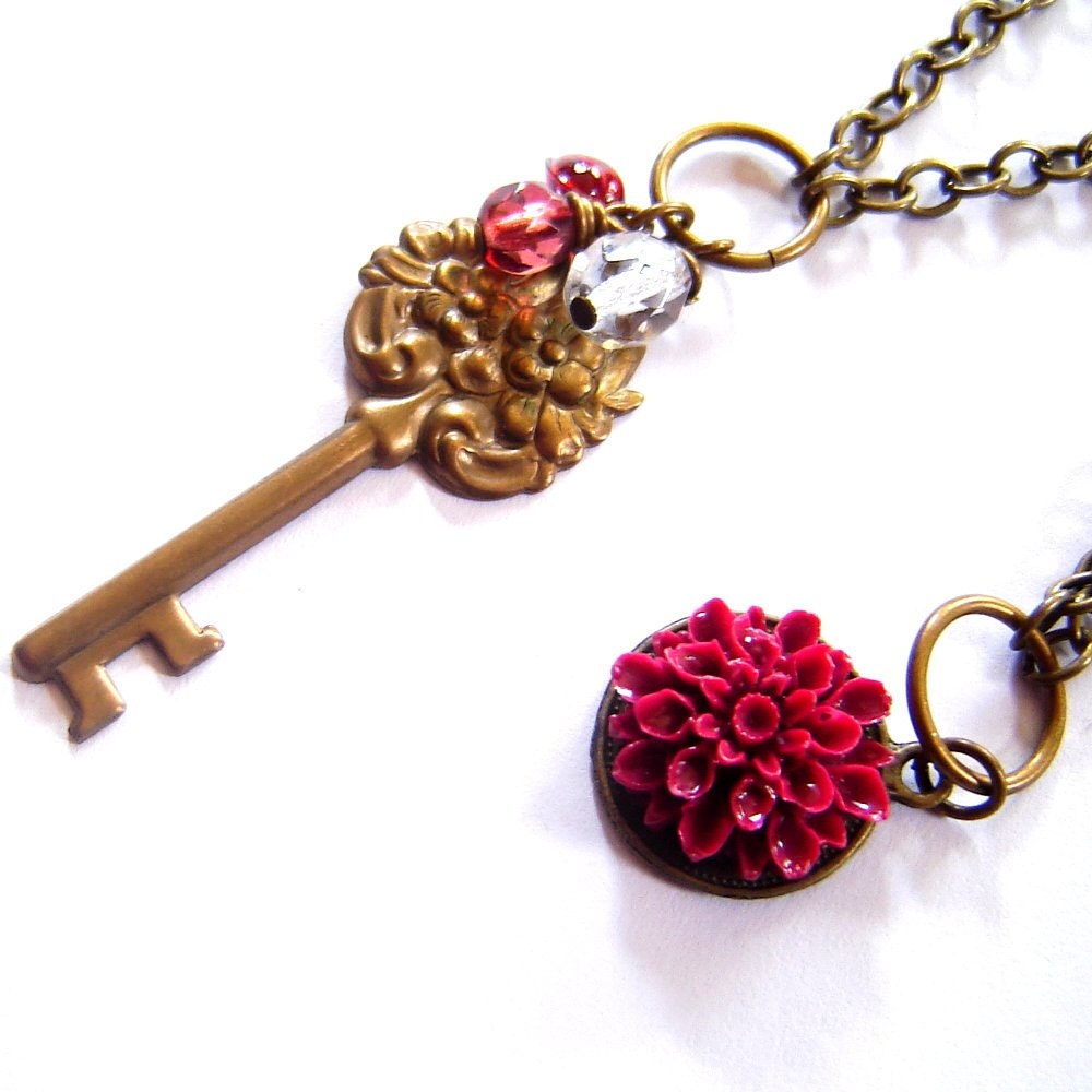 Skeleton Key Flower cabochon Brass Necklace