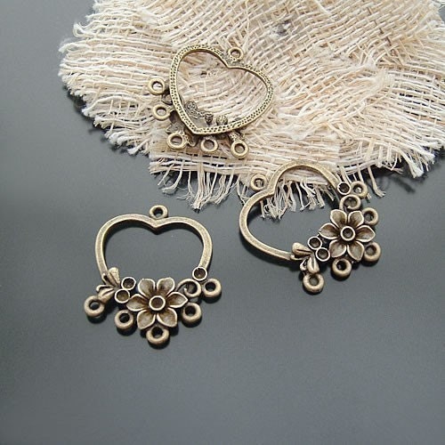 10pcs Antique Bronze Filigree Flower Heart Drop Charms / Connectors 33x27mm