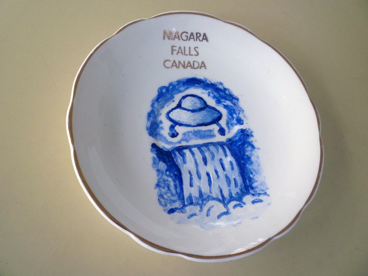 flying saucer over niagara falls plate
