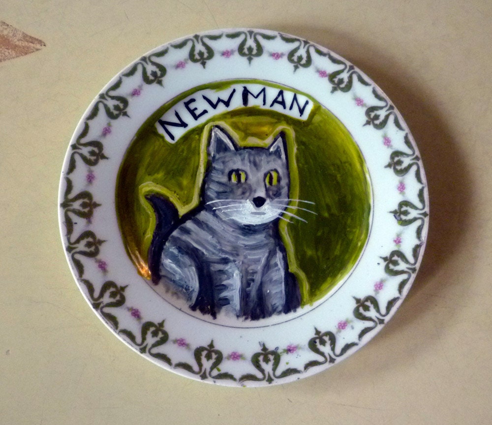 CUSTOM cat portrait on a plate.