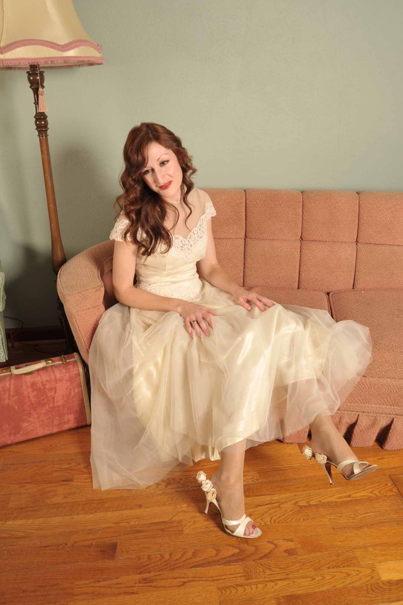 Vintage 1950s BUTTERCREAM MIST Wedding Gown Dress with Net and Lace