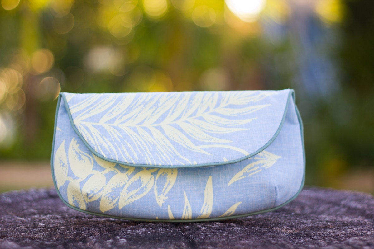 Clutch Purse in Hawaiian Vintage Fabric Chambray Blue and Pale Yellow Size Large cc045 - ready to ship