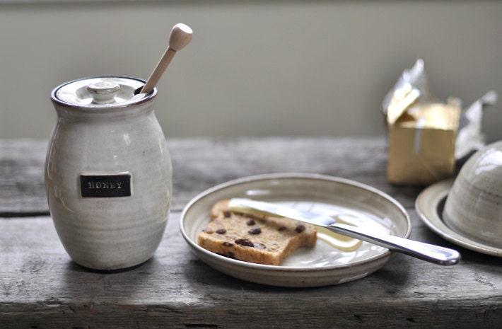 Rustic Honey Pot in Ivory (Cream) and Brown