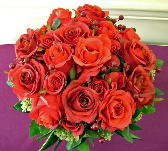 Floral Centerpiece With Red Roses