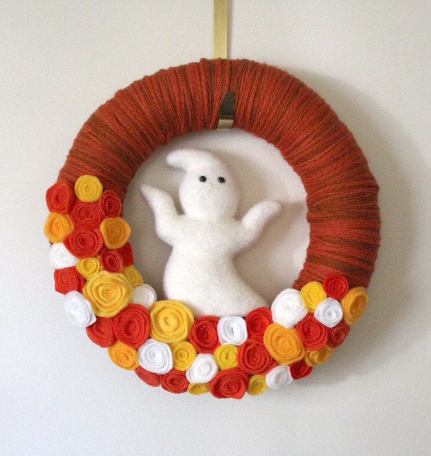 Halloween Wreath, Ghost Wreath, Candy Corn Color Wreath, Yarn and Felt Wreath, Large 14 inch Size