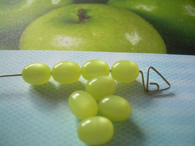 12 Limon Jelly Beans Vintage Moonglow Lucite Beads Oval Yellow Green
