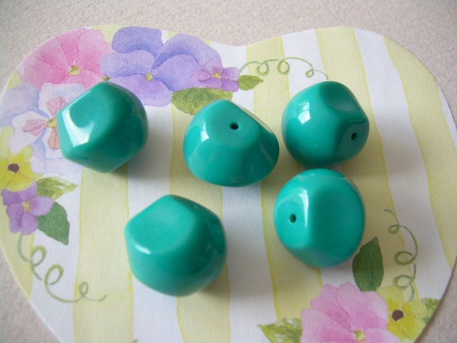5 Chunky Vintage Lucite Beads Turquoise Aqua Polygons