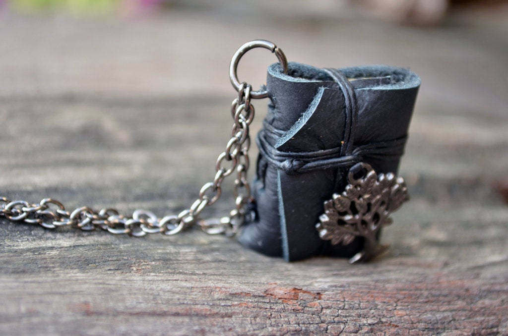MiniatureBook Necklace Tree Black & Black leather