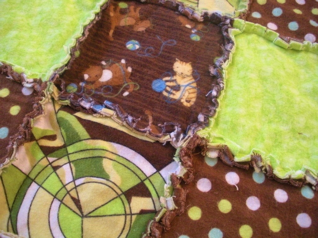 Marked Down Kitty Cats Playing with Yarn Flannel Rag Edge Quilt