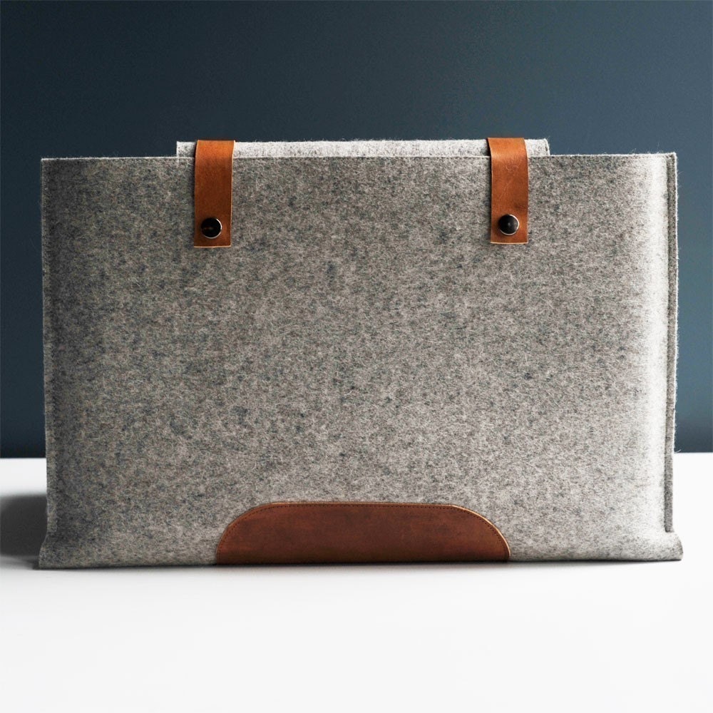 13 Inch MacBook Pro Sleeve - Grey Wool Felt and Brown Leather