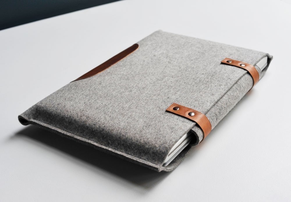 13 Inch MacBook Pro Sleeve - Grey Wool Felt and Brown Leather