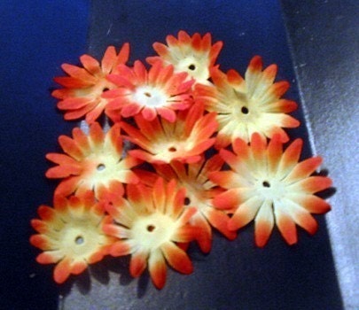 100 Orange with Yellow ARTIFICIAL SILK Daisy FLOWER PETALS