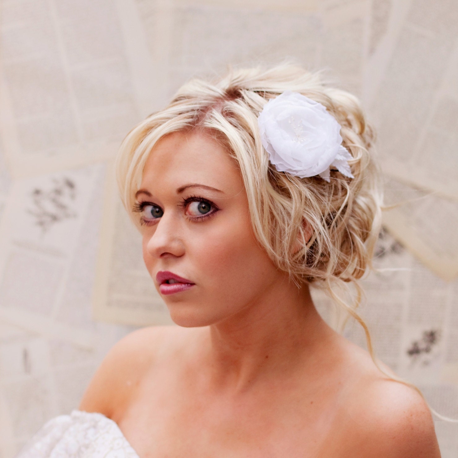 Ivory or white small  flower hair clip -  Wedding hair piece - Wedding Hair Accessories - vintage wedding