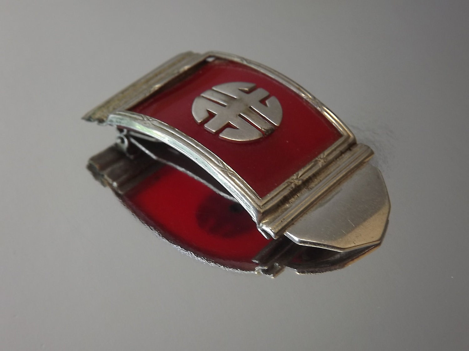 Dress Clip Red Bakelite Asian Motif Vintage Accessory
