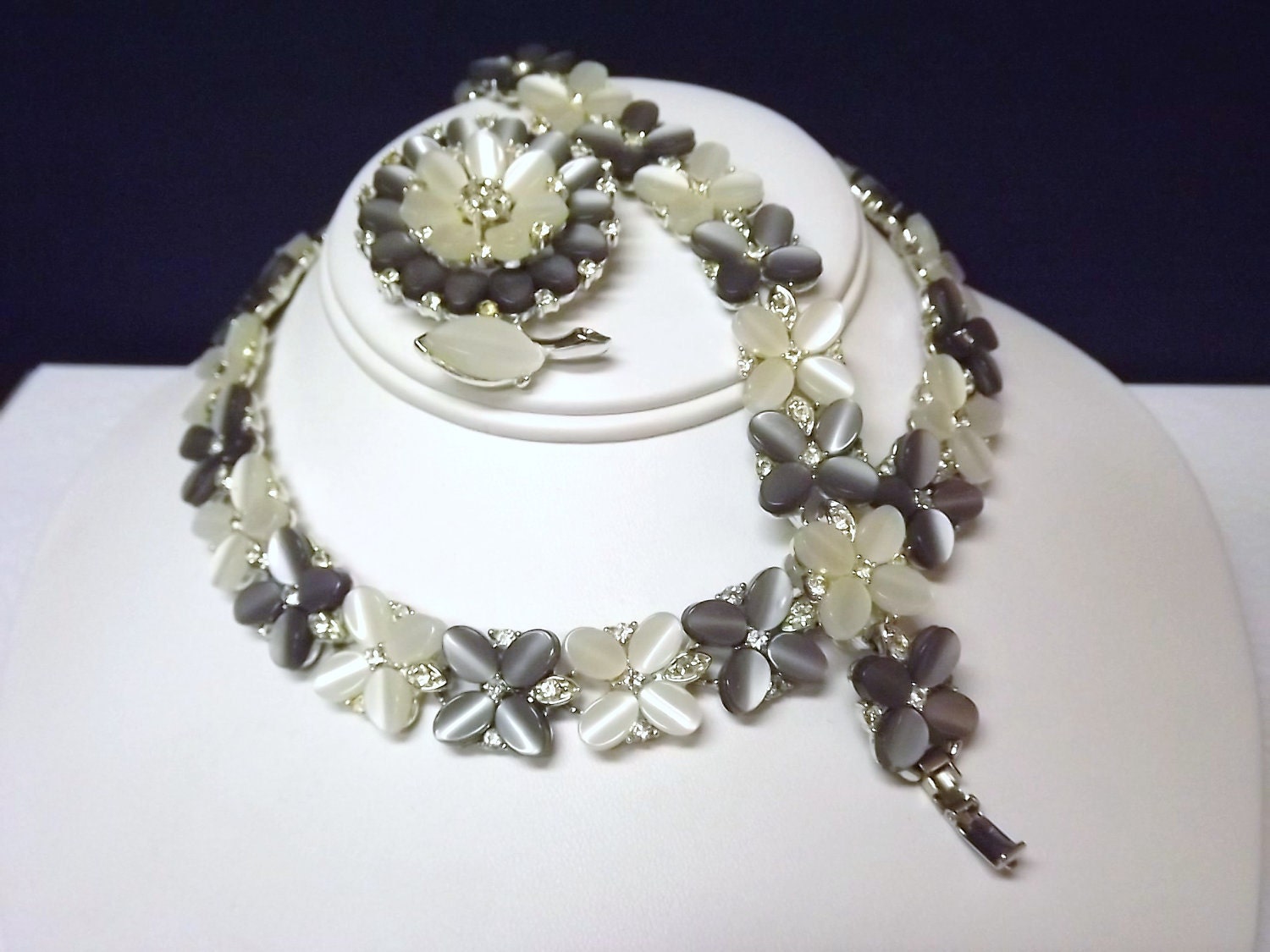Necklace, Bracelet and Brooch, Lisner Gray and White Lucite Flowers Parure