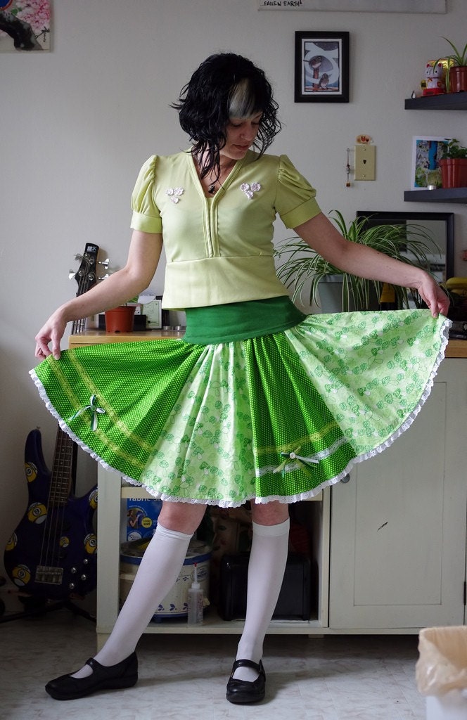 Arsniccandy Vintage inspired Green mushroom circle skirt