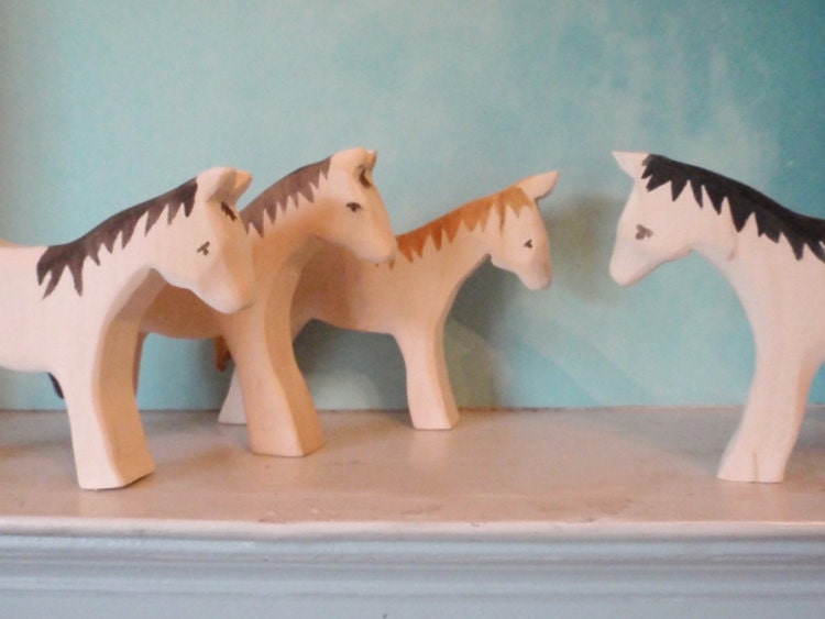 a good horse / waldorf wooden horse / farm animals