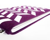 13" Macbook/MacBook Air sleeve: Original hand printed herringbone design on aubergine wool felt