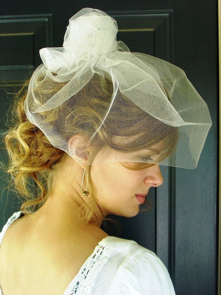 Side-Swirl Birdcage Veil in TULLE