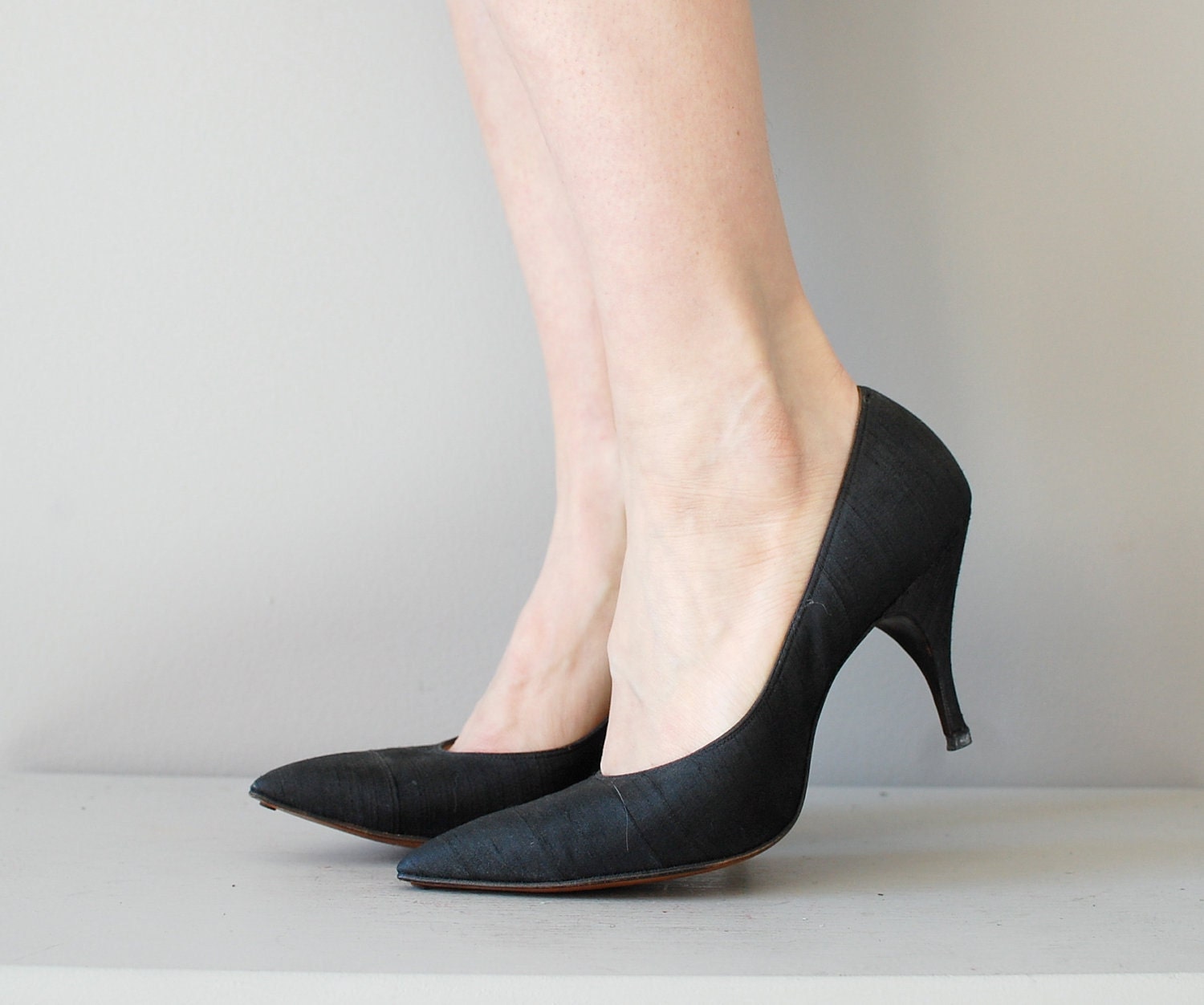 50s shoes / 1950s heels / Raw Silk heels