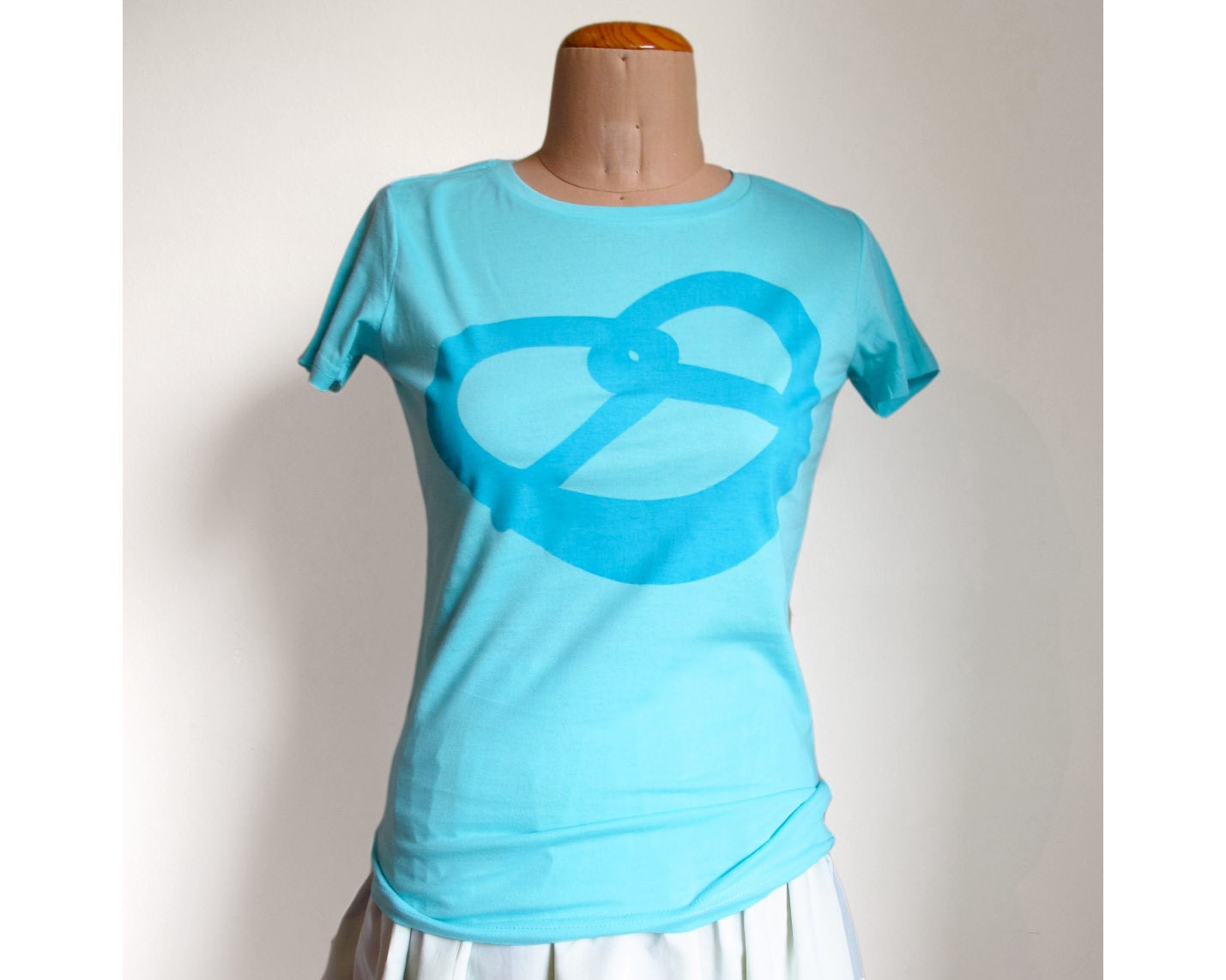 Pretzel T-shirt (Size 8) Aqua