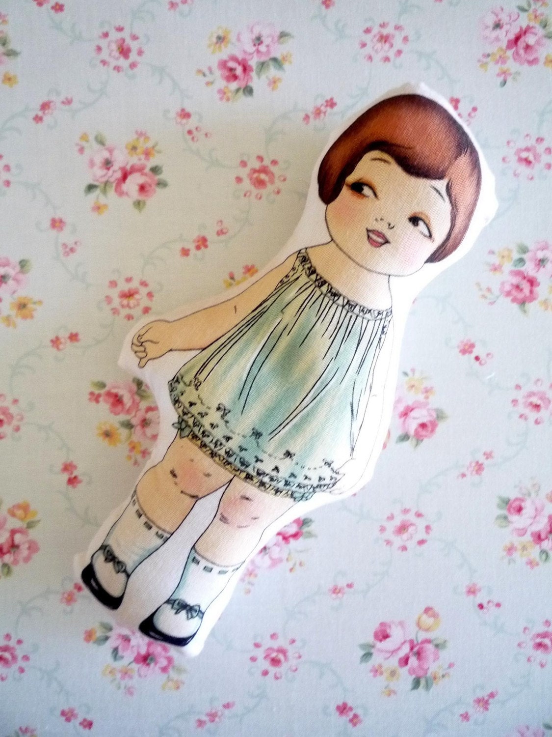 Paper doll vintage inspired cloth doll / Looloo the talented designer