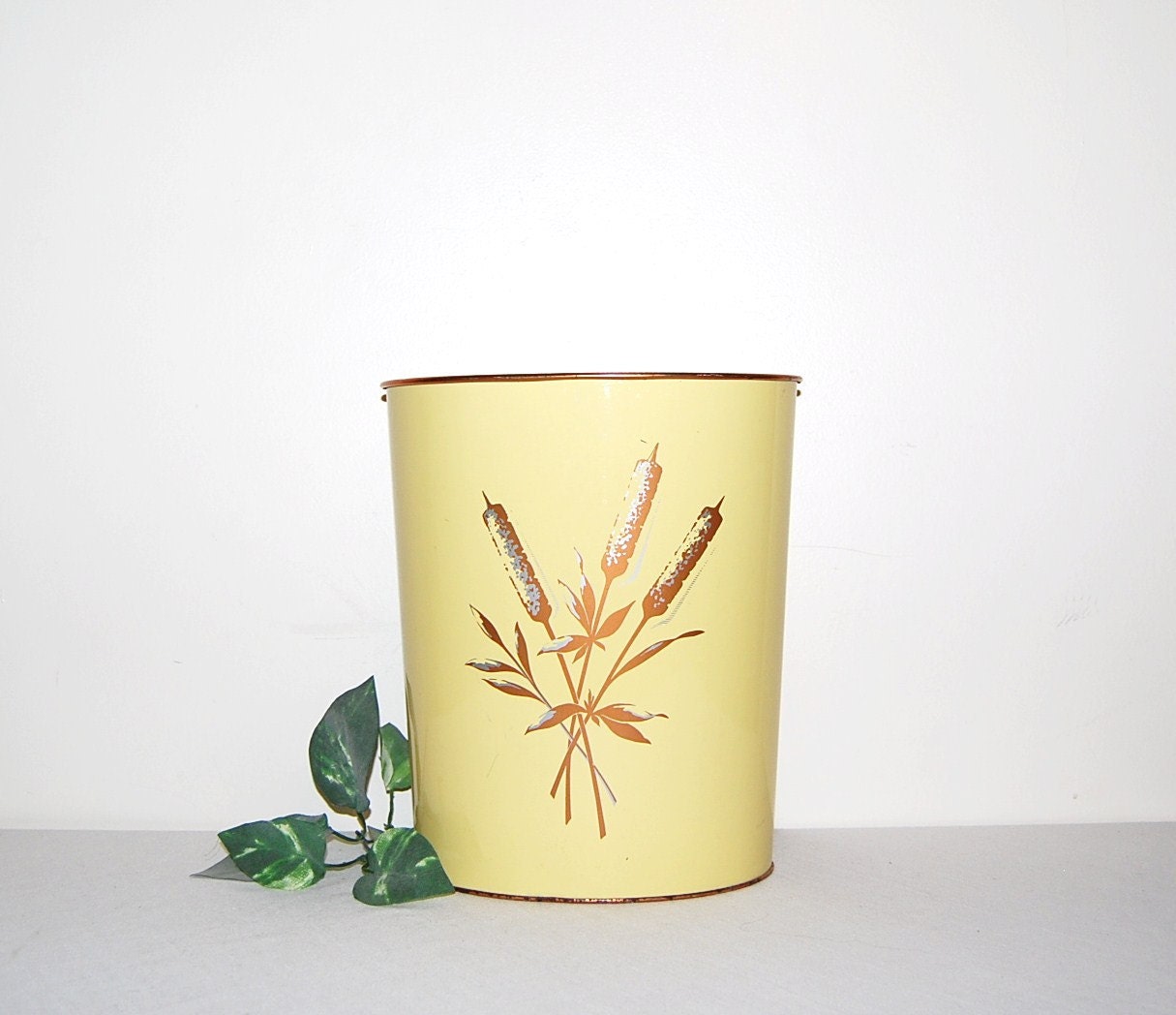 50s Metal Cattail Can