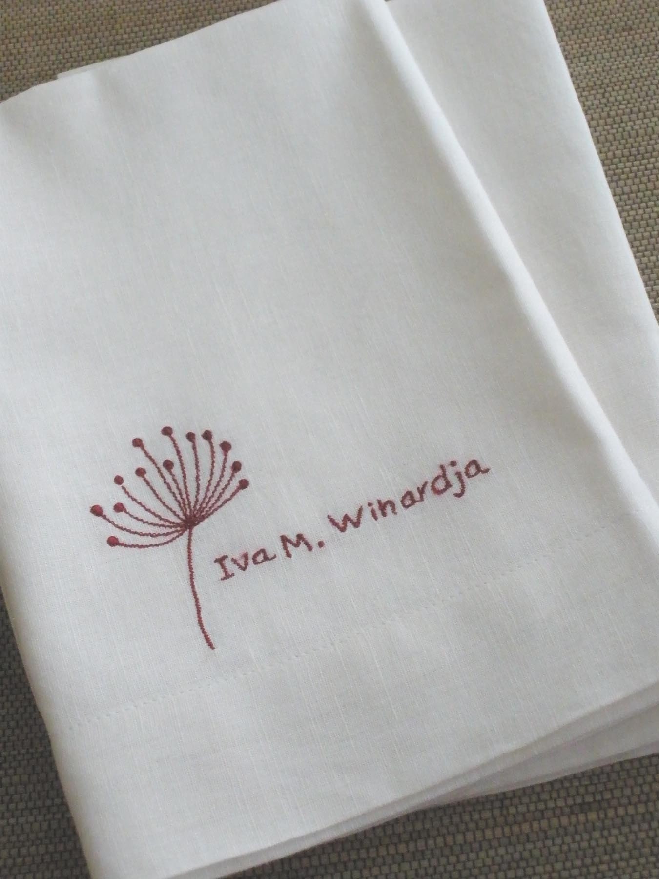 Off White Linen Napkin- Personalized Napkins Set of 4 - Off White Linen With Red Flowers - Embroidered Cloth Napkins - Dinner Napkins