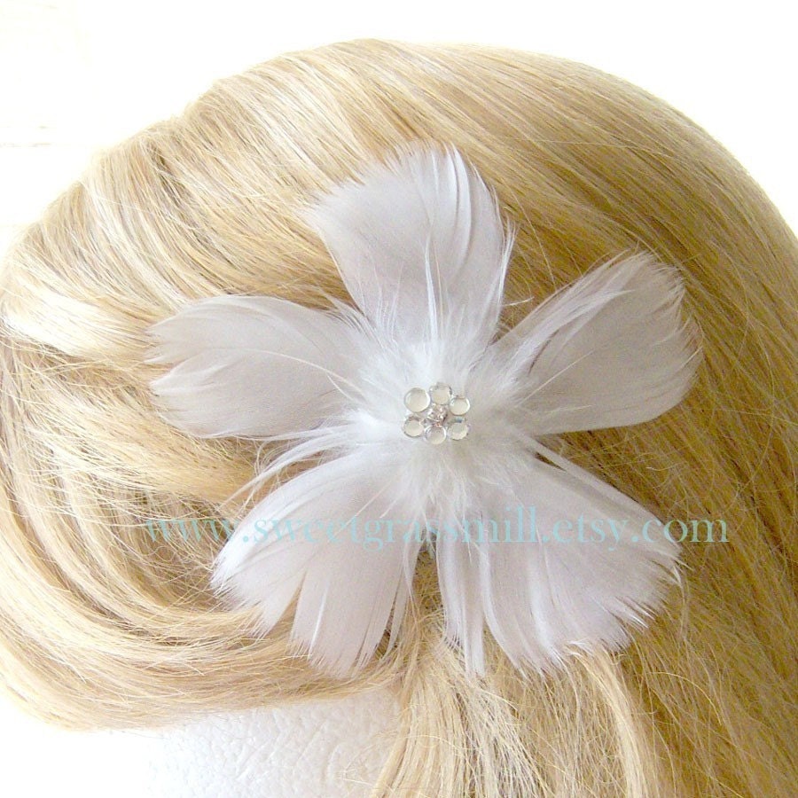 Fascinator - BELLE FLEUR - White Feather Flower Clip