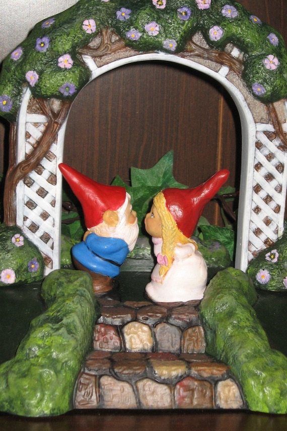 ... gnome gnomelyweds..... wedding cake toppers .. Gnomeo and his Juliet