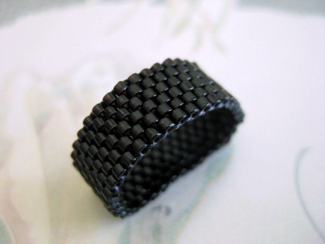 Peyote Ring in Black - size 4, 5, 6, 7, 8, 9, 10, 11, 12, 13 Seed Bead Ring Beaded