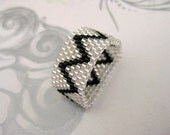 Peyote Ring - Zig-Zag in Silver and Black - size 7 Seed Bead Ring Beaded Band Handmade