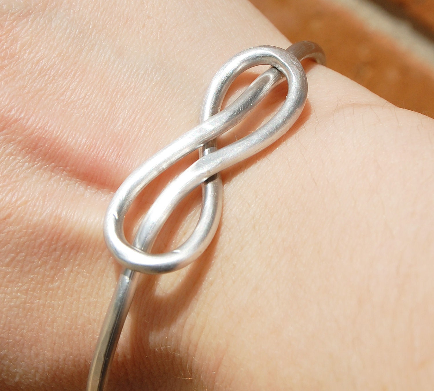 Infinity Knot Bangle, Silver aluminum, Wire jewelry