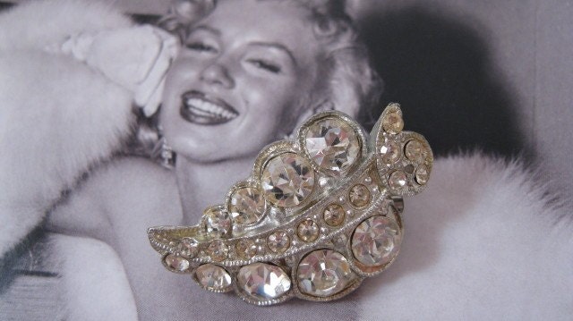 Elegant Vintage Rhinestone Pin