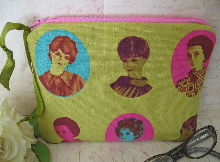 Vintage Inspired 60s Ladies Coin or  cosmetic  Zipper bag / make up bag