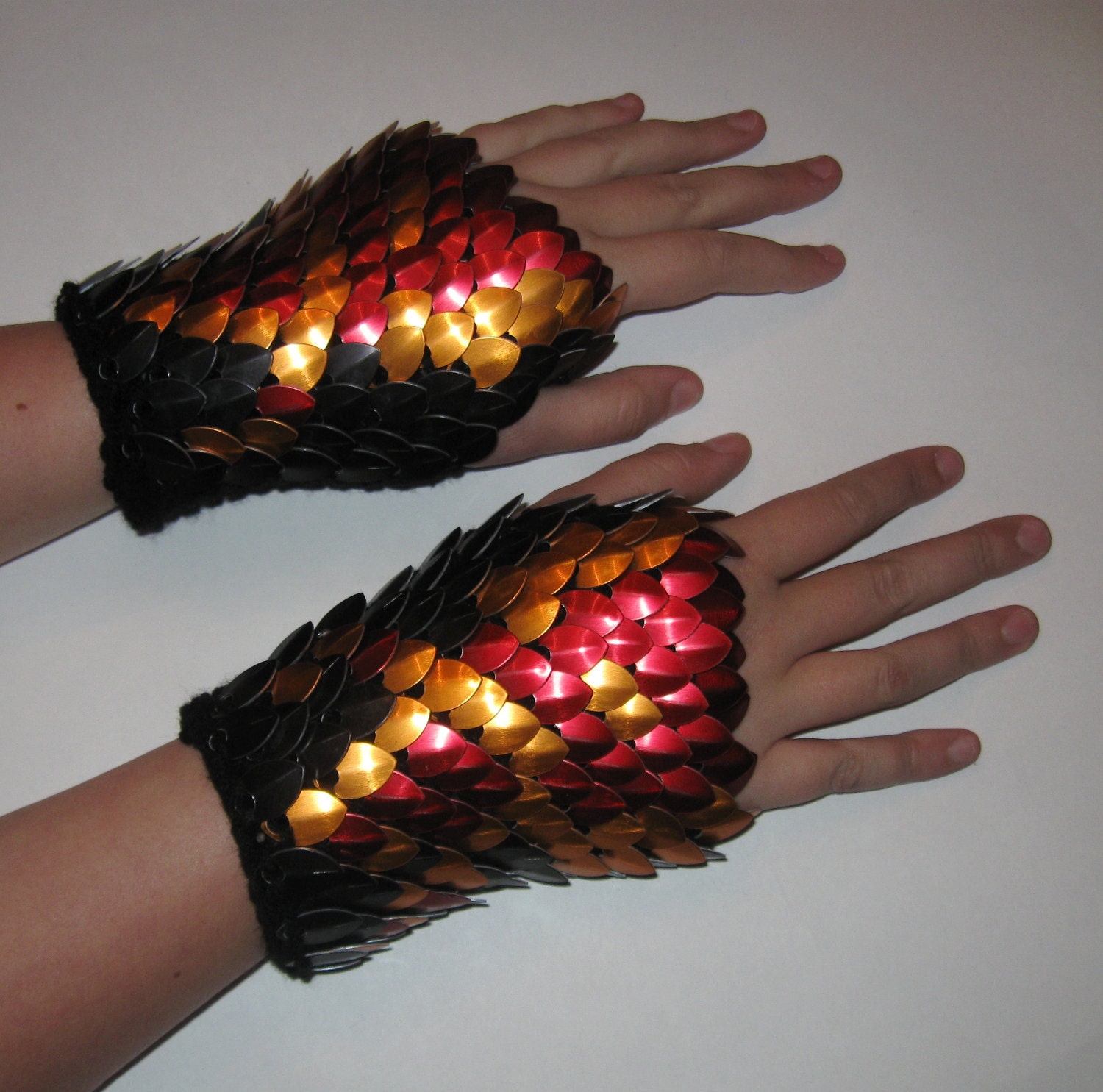 Scalemail Gauntlets Night Pheonix knitted Dragonhide Armor medium