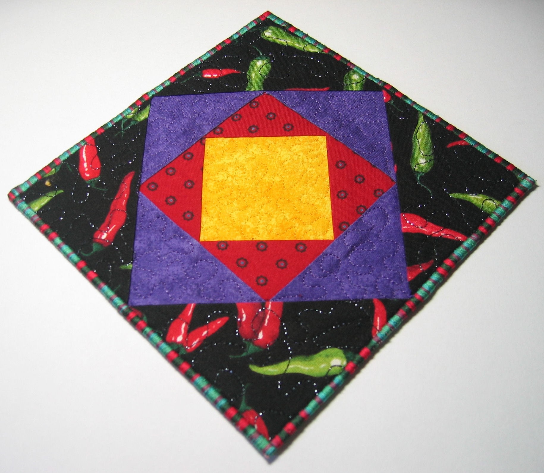 Chilli plate mat (yellow center)