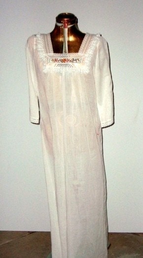 RUFFLE sweet ROMANTIC n SHEER  VTG  70s  White LACY Embroidery MAXI Night GOWN